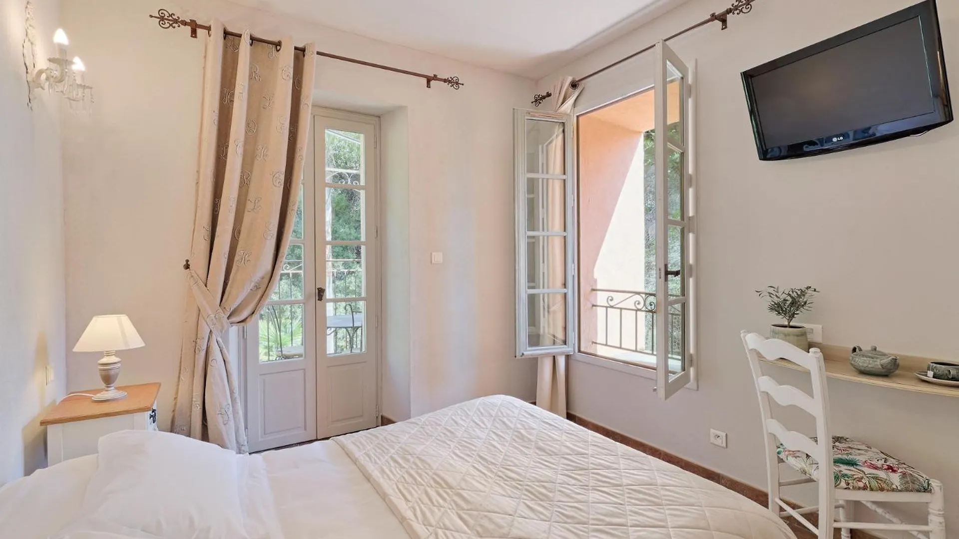 Hostellerie Du Cigalou Bormes-les-Mimosas 3*,